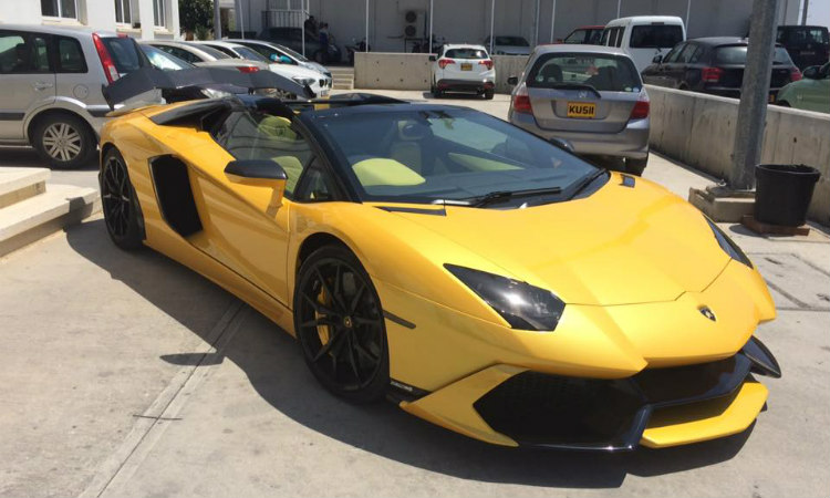 Μια κίτρινη Lamborghini έχει γίνει θέμα συζήτησης στα κατεχόμενα! Ποιος είναι ο ιδιοκτήτης;