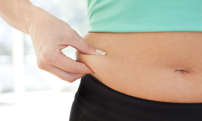 Επίμονο λίπος στην κοιλιά: 5 σημάδια ότι φταίνε οι ορμόνες σας