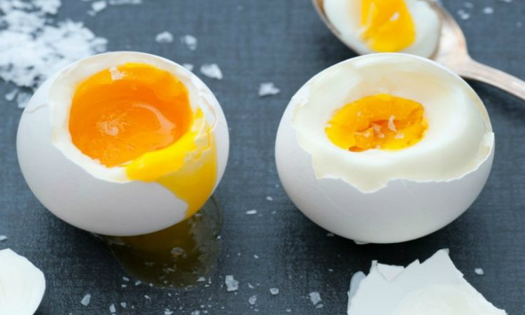 Προσοχή! Τα «μελάτα» αυγά κρύβουν κινδύνους