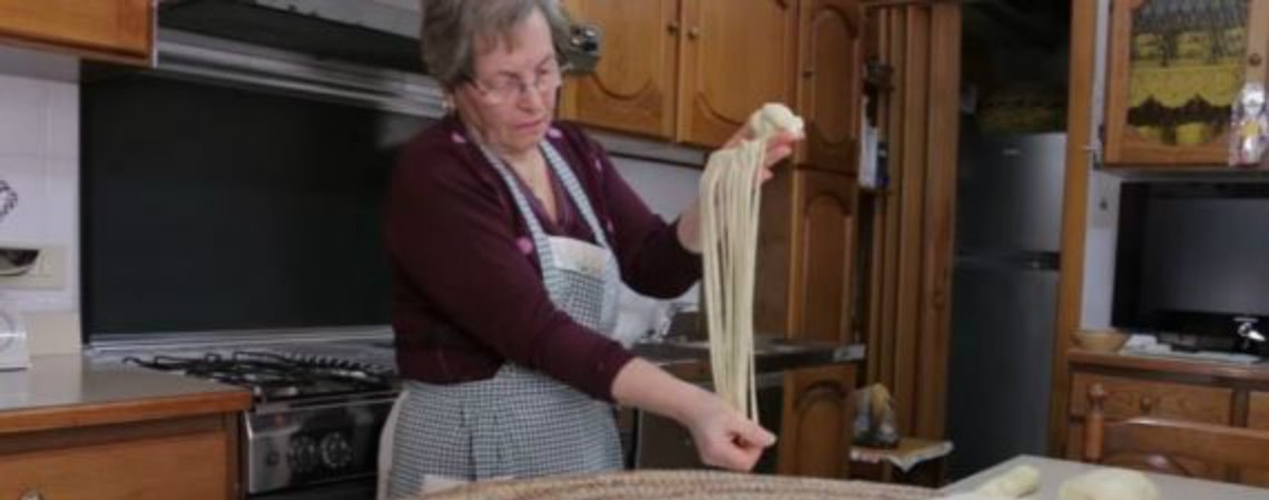 Αυτά είναι τα σπάνια ζυμαρικά που φτιάχνουν μόνο τρεις γυναίκες σε όλο τον κόσμο