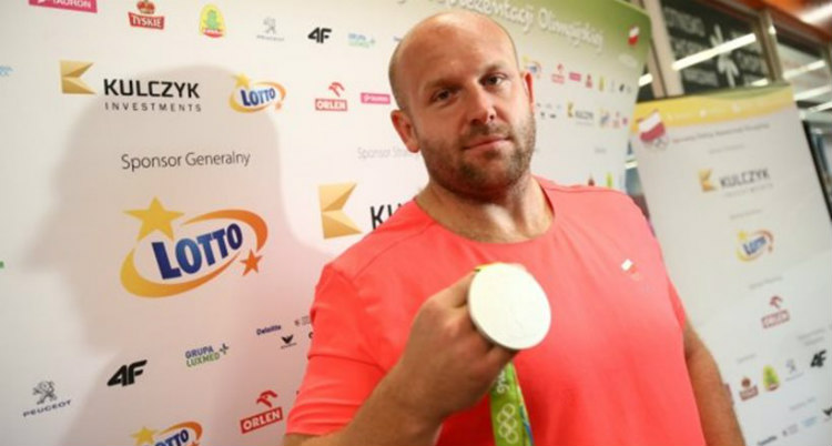 Oλυμπιονίκης του Ρίο πουλά το μετάλλιο του Ρίο για να σώσει ένα αγοράκι!