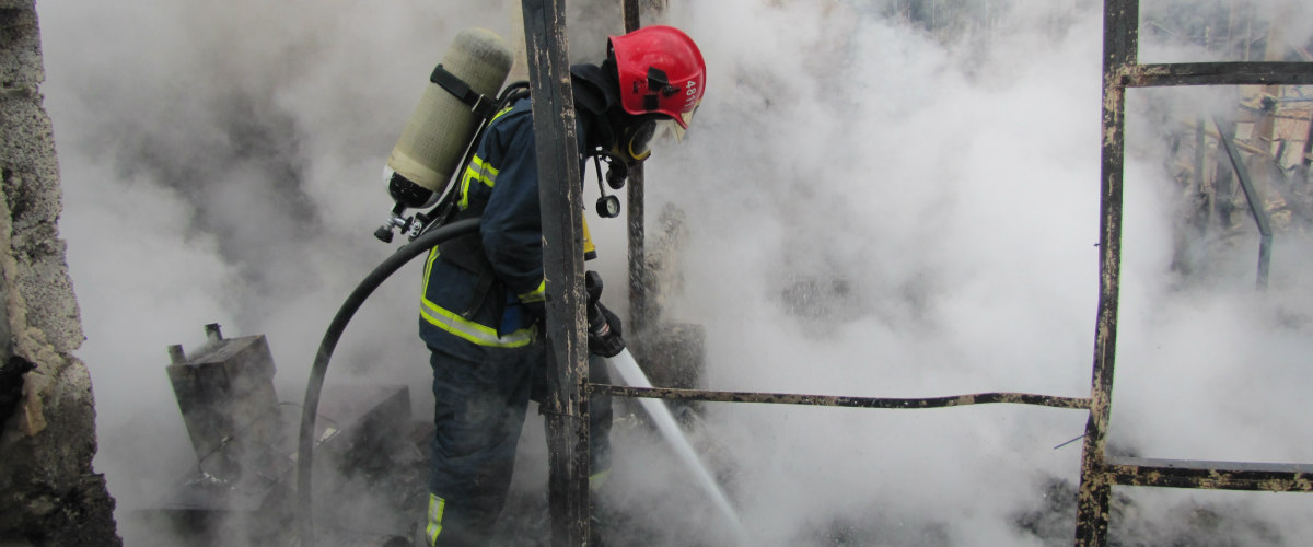 Πάφος: Πυρκαγιά σε υποστατικό – Κάηκαν δεκάδες κότες και καταστράφηκαν γεωργικά μηχανήματα