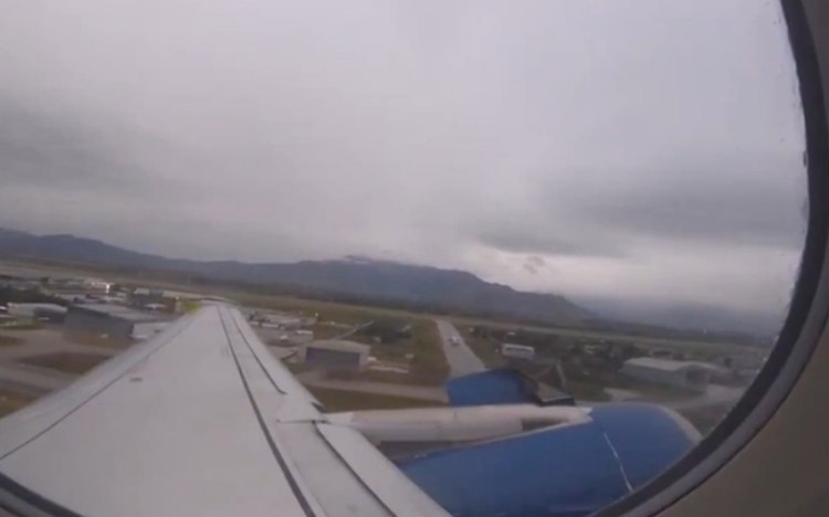 Απόλυτος τρόμος: Φτερό αεροπλάνου αποκολλήθηκε κατά την απογείωση