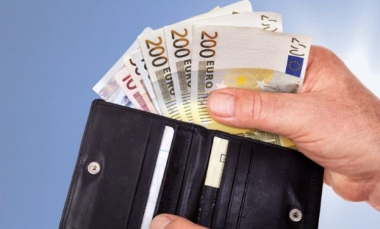 ΛΑΡΝΑΚΑ: Βρέθηκε το πορτοφόλι με τα 1800 ευρώ! Το παρέδωσε ο 69χρονος που το είχε κλέψει