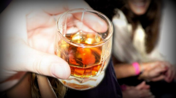Πώς να πίνετε το ποτό σας για να μειώσετε τις πιθανότητες μέθης