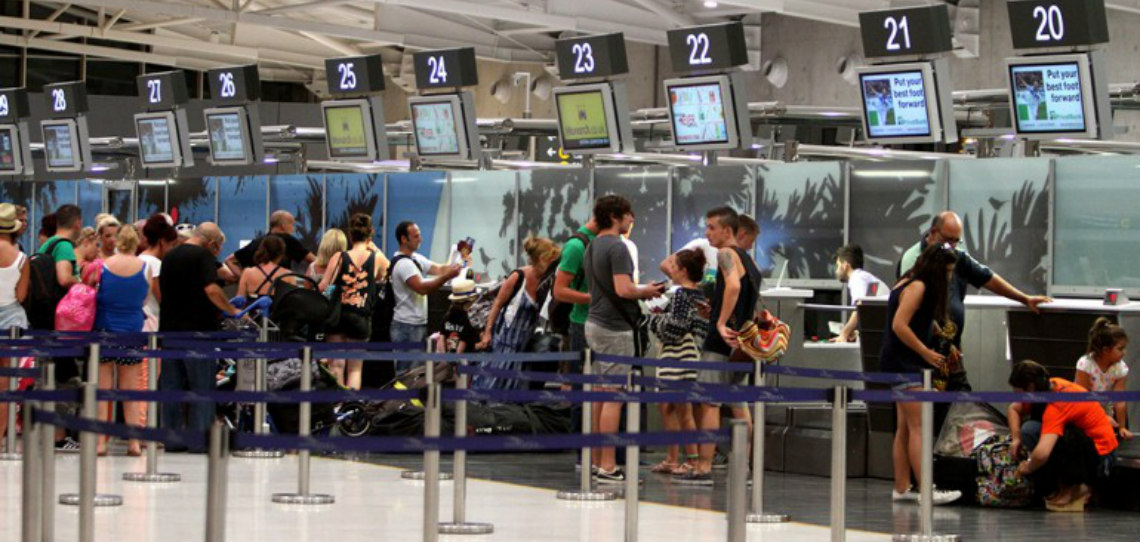 Φορτωμένος αφίχθη Ρώσος στο Αεροδρόμιο Λάρνακας! Ούτε ρούχο δεν είχε μαζί του – Τι έκρυβε στις αποσκευές του