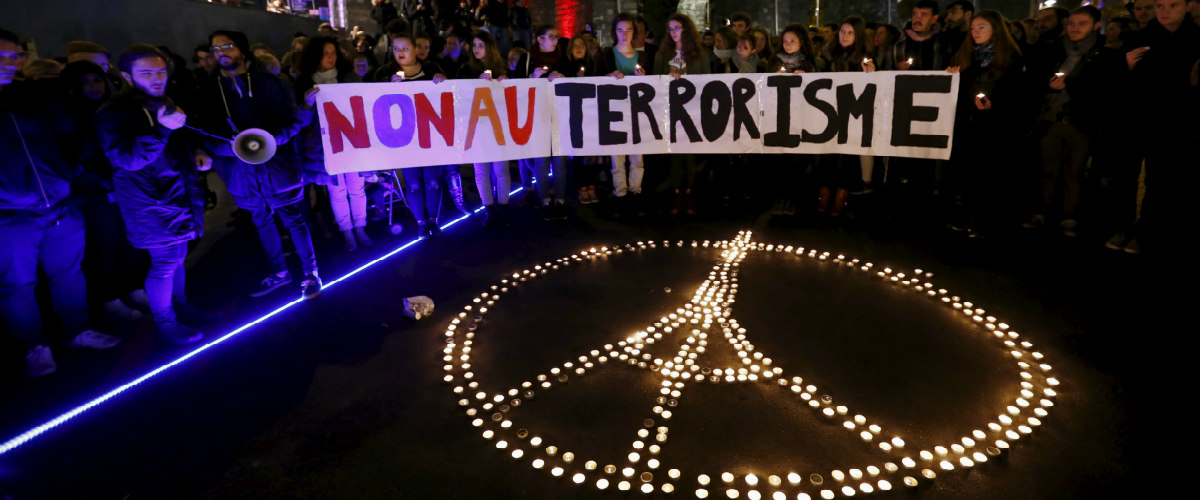 Πέντε συλλήψεις για τις φονικές επιθέσεις στο Παρίσι! Σε συνοικία που διαμένουν μετανάστες και τζιχανιστές