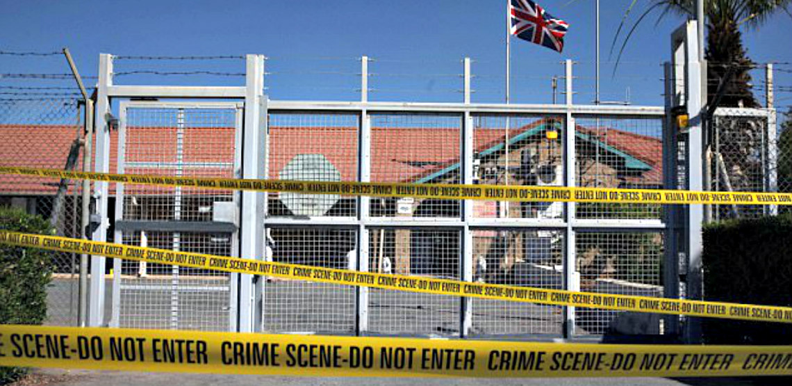 ΔΕΚΕΛΕΙΑ: «Για τα αμπελοπούλια η ρίψη χειροβομβίδας στον Αστυνομικό σταθμό» - Τι γράφουν στα Βρετανικά ΜΜΕ για τους Κύπριους και τον «υπόκοσμο»
