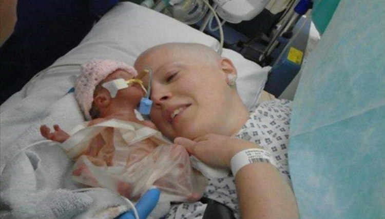Θρήνος: Καθυστέρησε τις χημειοθεραπείες της για να ζήσει η αγέννητη κόρη της όμως...