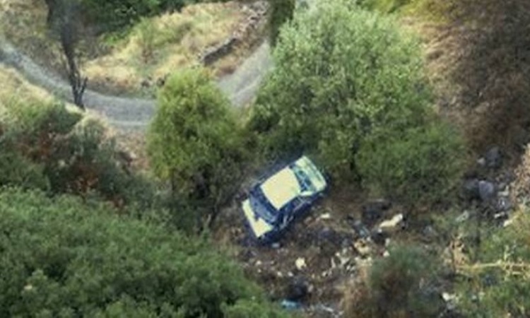 Σώθηκε από θαύμα - Αυτοκίνητο έπεσε σε φαράγγι στην Κρήτη