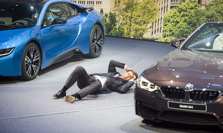 Κατέρρευσε ο νέος Ceo της BMW στην πρώτη παρουσίαση του - Δείτε το BINTEO