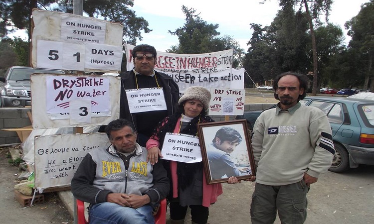 Kανένας αξιωματούχος του Υπουργείου Εσωτερικών δεν επισκέφθηκε τους απεργούς πείνας στη Μεννόγεια