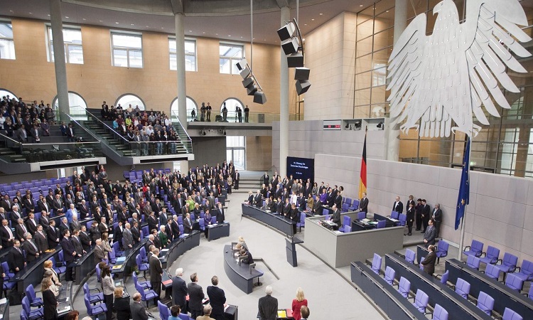 Με μεγάλη πλειοψηφία ψήφισε η γερμανική βουλή το τρίτο μνημόνιο προς τη Ελλάδα