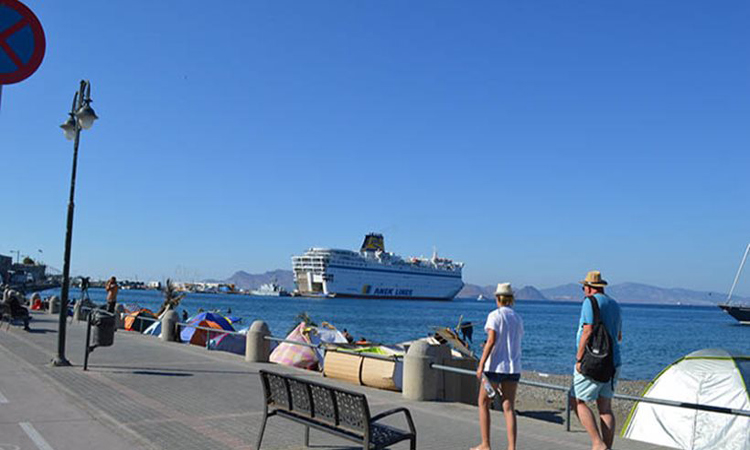 Το πλοίο της δυστυχίας «αδειάζει» ψυχές στη Θεσσαλονίκη