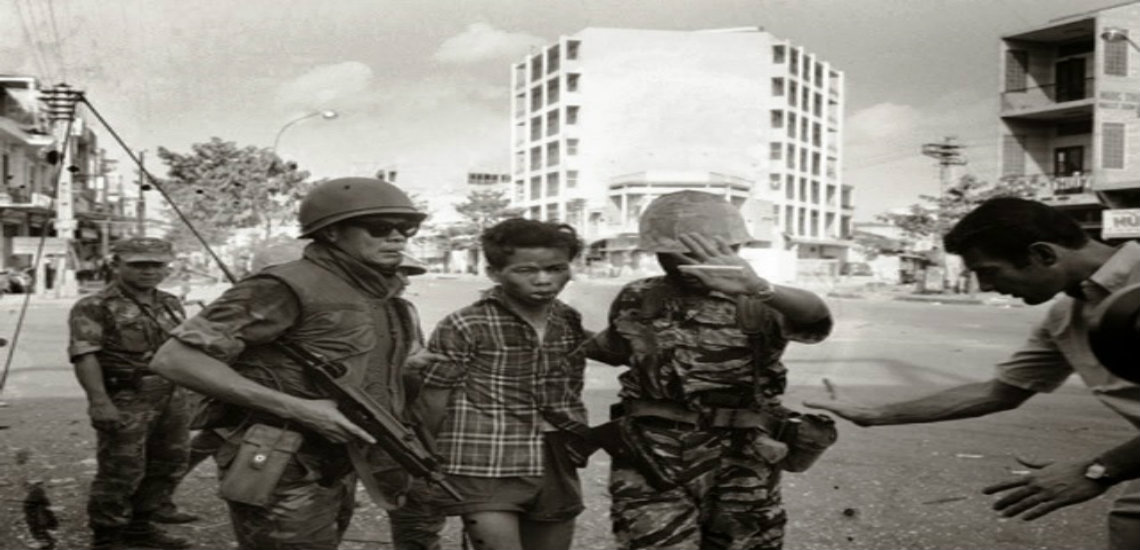Τι απέγινε ο εκτελεστής – στρατηγός μετά τη φωτογραφία που τον κατέγραψε να πυροβολεί εν ψυχρώ Βιετκόνγκ σε δρόμο της Σαϊγκόν. Το ντοκουμέντο για τη φρίκη του πολέμου στο Βιετνάμ