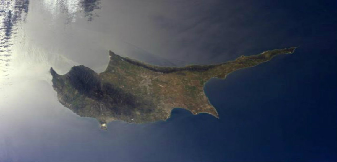Η Κύπρος όπως την φωτογράφισε Γάλλος αστροναύτης από το διάστημα, όταν τον παρακάλεσε μέσω facebook μια Κύπρια! Οι πανέμορφες φωτογραφίες του νησιού