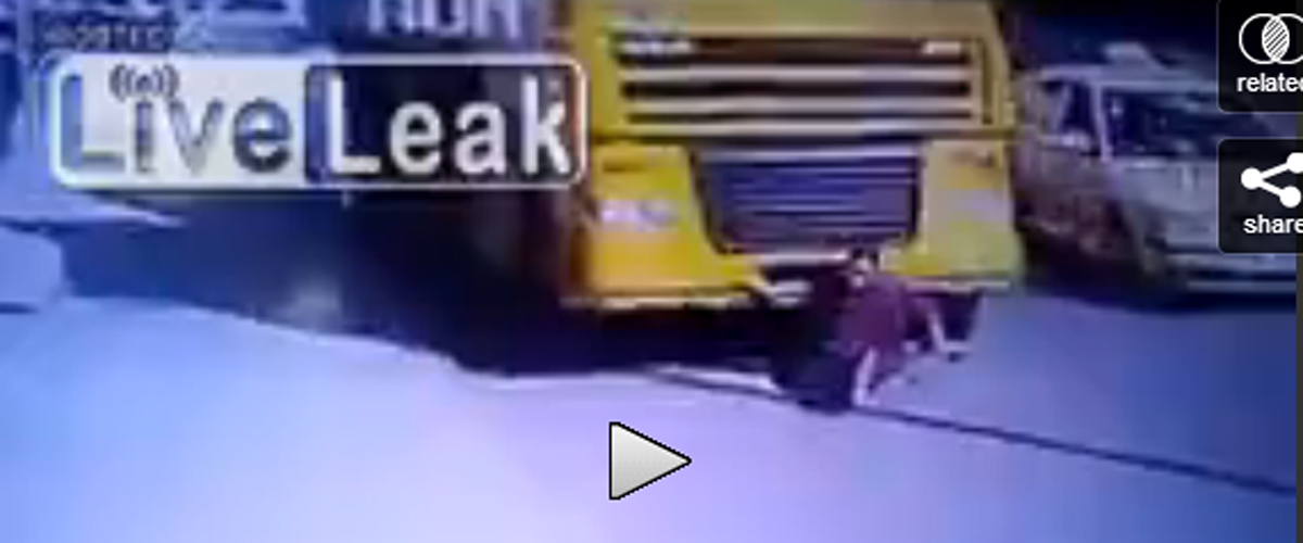 ΑΠΙΣΤΕΥΤΟ! Τον πάτησε φορτηγό και επέζησε! - VIDEO