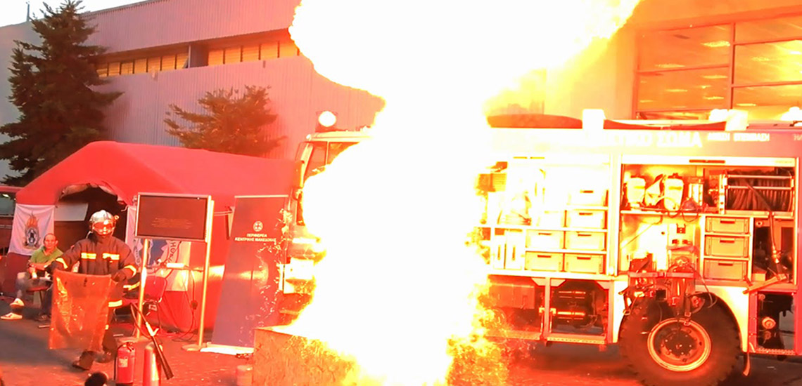 Καίγεται το Κοινοτικό Συμβούλιο Κακοπετριάς – Μεγάλος αριθμός πυροσβεστικών οχημάτων – Και ασθενοφόρα!