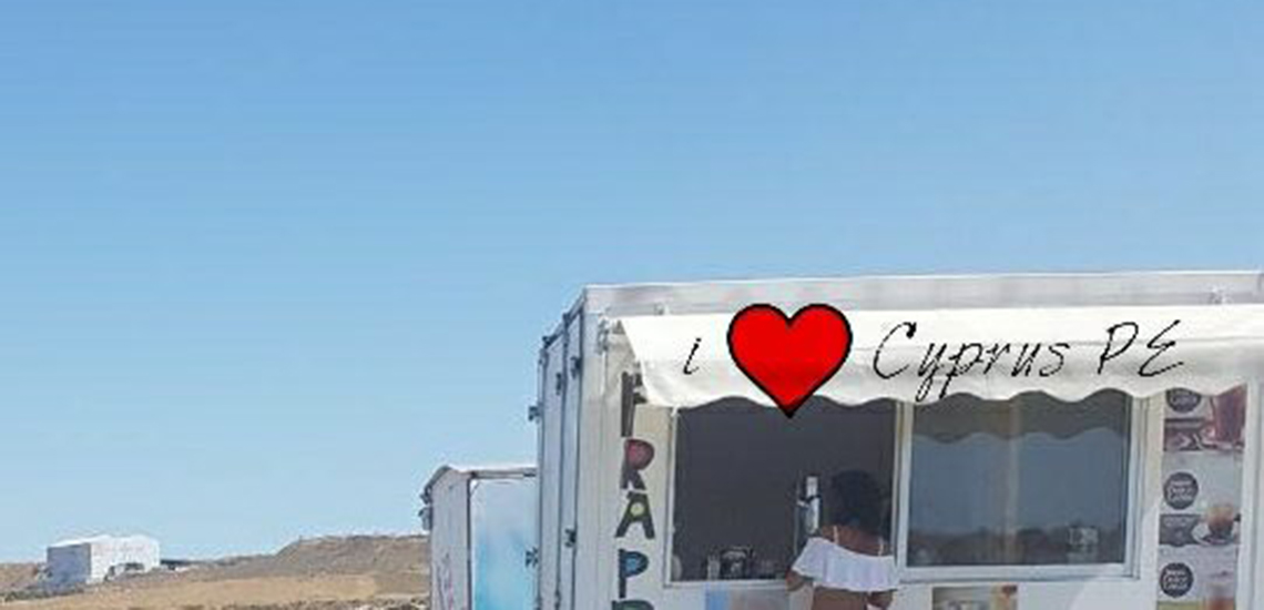 «Ο καλύτερος καφές της Κύπρου» και το σουτιέν - Πωλήτρια καφέ στο Τσέρι... ξέχασε τα ρούχα της (πάλι) – ΑΠΟΚΑΛΥΠΤΙΚΕΣ ΦΩΤΟ