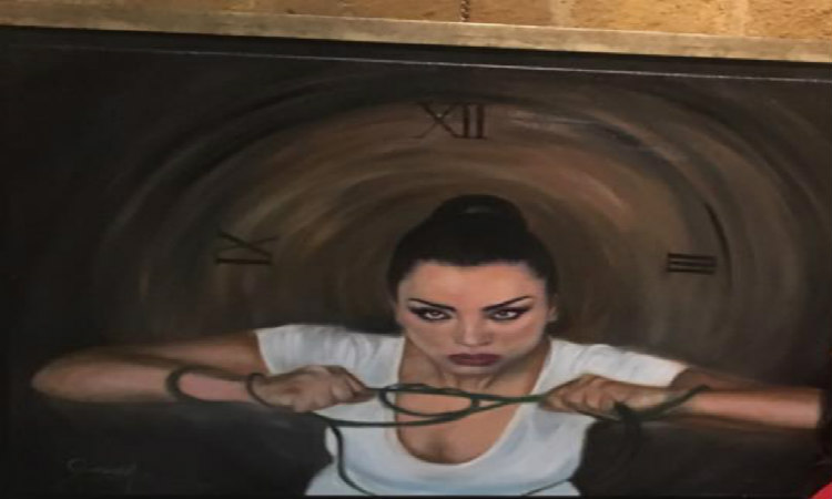 Κύπρια παρουσιάστρια έγινε πίνακας στην Πύλη Αμμοχώστου!