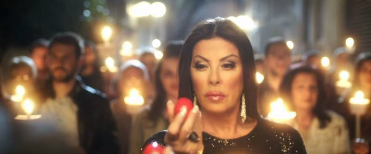 Άσχημη κριτική παρουσιάστριας για πασχαλινή διαφήμιση Άντζελας Δημητρίου: «Ιεροσυλία – Σκιάχτηκα» VIDEO