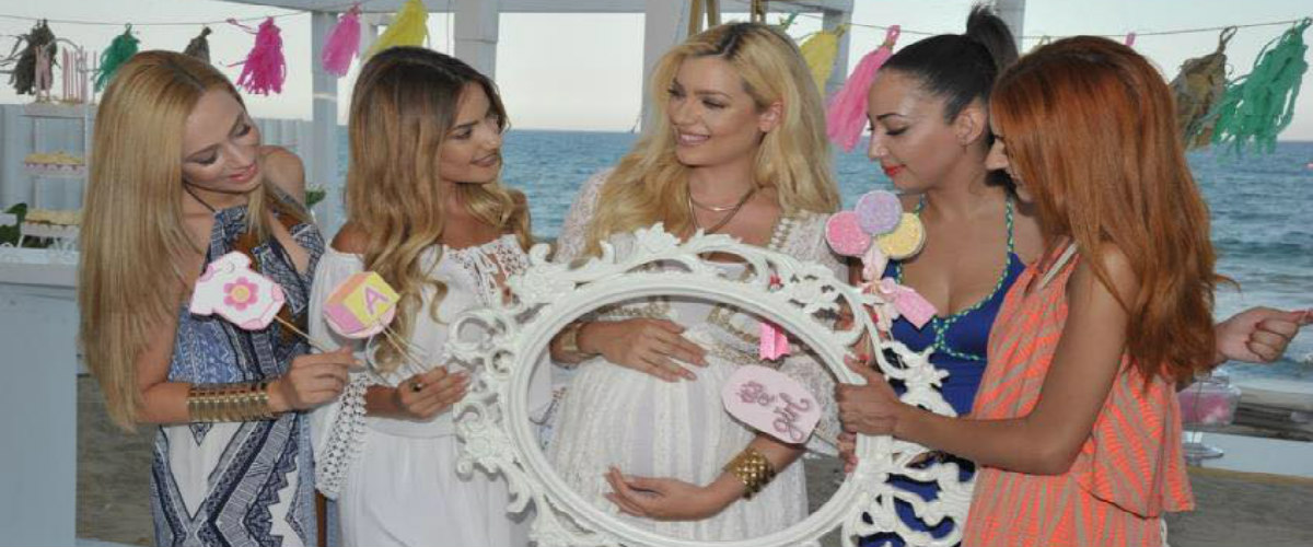 Άντρη Καραντώνη: Με φόντο τη θάλασσα το baby shower της κόρης της! ΦΩΤΟ