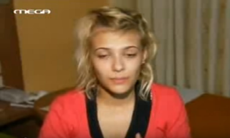 Αγνώριστη η Λάουρα στην πρώτη της τηλεοπτική εμφάνιση! Με μικροσκοπικό στήθος και χωρίς σαρκώδη χείλη! VIDEO