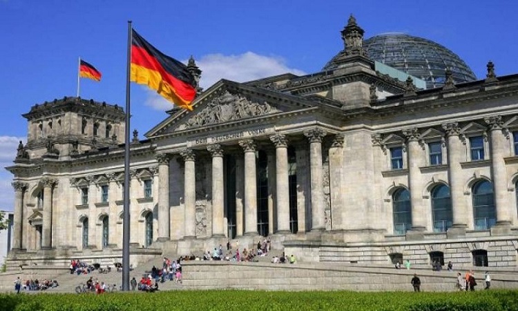 Die Zeit: H Γερμανία θα δεχθεί απομείωσή του ελληνικού χρέους
