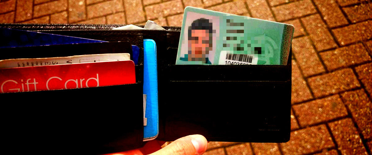 2700 μπράβο στην Κύπρια δημοσιογράφο! Βρήκε στο δρόμο γεμάτο πορτοφόλι και έψαξε για τον κάτοχο…