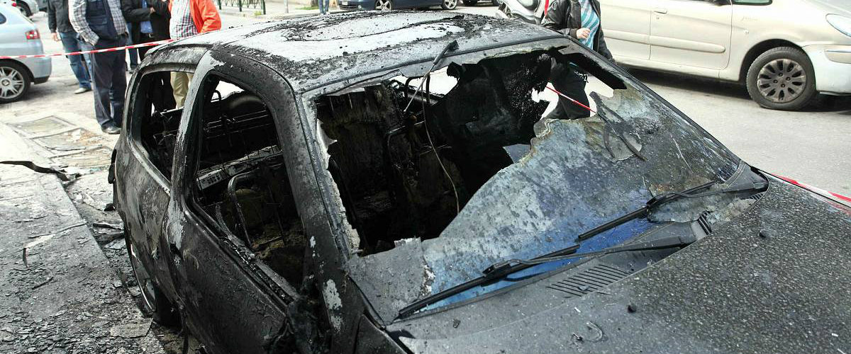 Έκαψαν αυτοκίνητο γυναίκας στον Αγ. Δομέτιο – Την αντιλήφθηκε και άρχισε να τρέχει για να την σβήσει