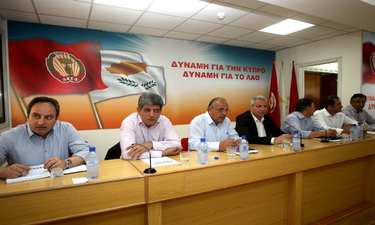 ΑΚΕΛ: Ο Χάρης Γεωργιάδης συμπεριφέρεται εκβιαστικά έναντι των υπαλλήλων των Κυπριακών Αερογραμμών