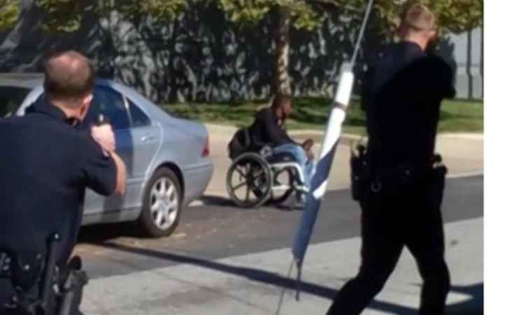 ΒΙΝΤΕΟ ΣΟΚ: Αμερικανοί αστυνομικοί σκοτώνουν άνδρα σε αναπηρικό καροτσάκι – Εικόνες που μπορεί να ενοχλήσουν!