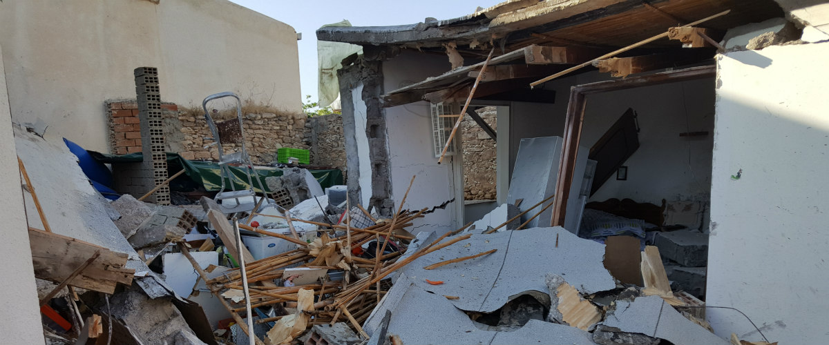 ΕΚΤΑΚΤΟ - ΑΝΑΡΙΤΑ: Κατέρευσε κυριολεκτικά οικία μετά από έκρηξη – Εσπευσμένα στο Νοσοκομείο γυναίκα (ΦΩΤΟΓΡΑΦΙΕΣ)