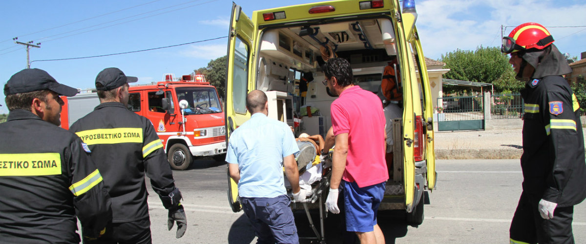 ΚΑΤΩ ΠΛΑΤΡΕΣ: Απεγκλωβίστηκε ο οδηγός και μεταφέρεται στο Νοσοκομείο – Έπεσε από 50 μέτρα ύψος