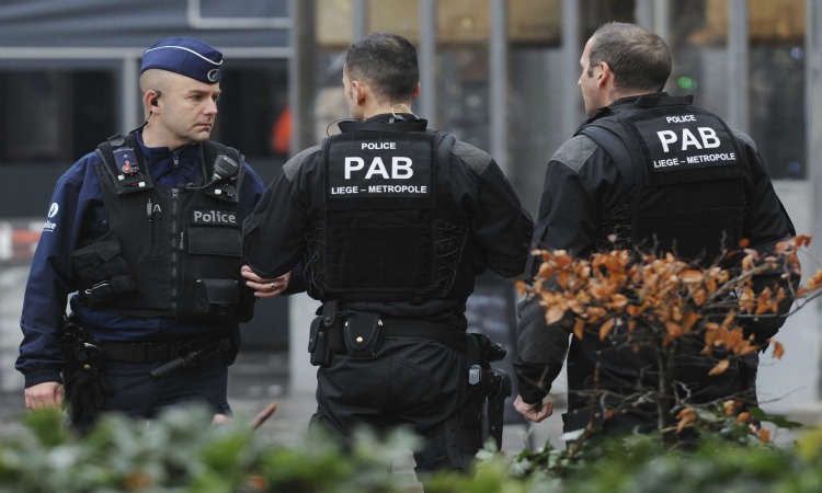 Σε «πολλές συλλήψεις» που σχετίζονται με τις επιθέσεις στο Παρίσι προχώρησε η βελγική αστυνομία