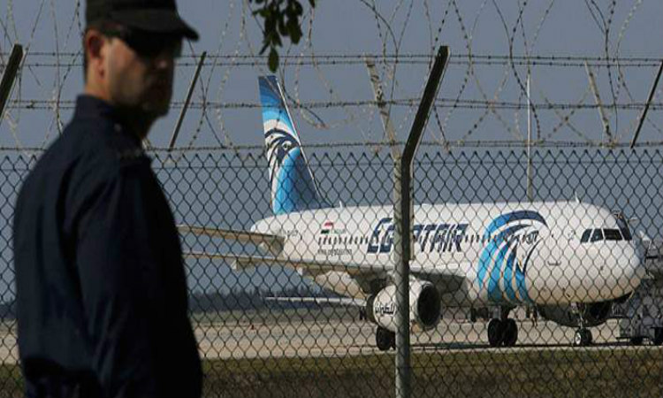 Aναγκαστική προσγείωση αεροσκάφους της EgyptAir λόγω τηλεφωνήματος για βόμβα