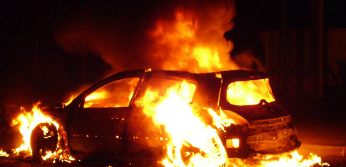 ΣΤΡΟΒΟΛΟΣ: Αυτοκίνητο υπερήλικα έγινε παρανάλωμα του πυρός