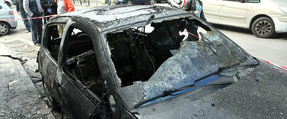 Λάρνακα: Έκαψαν αυτοκίνητο 34χρονου – Ζημιές και στην πολυκατοικία από την θερμότητα