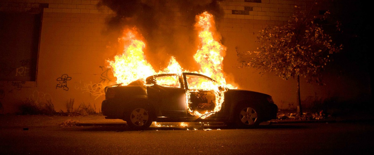 Λάρνακα: Είχαν θράσος - Έκαψαν αυτοκίνητο μέσα στο παρκινγκ του ιδιοκτήτη