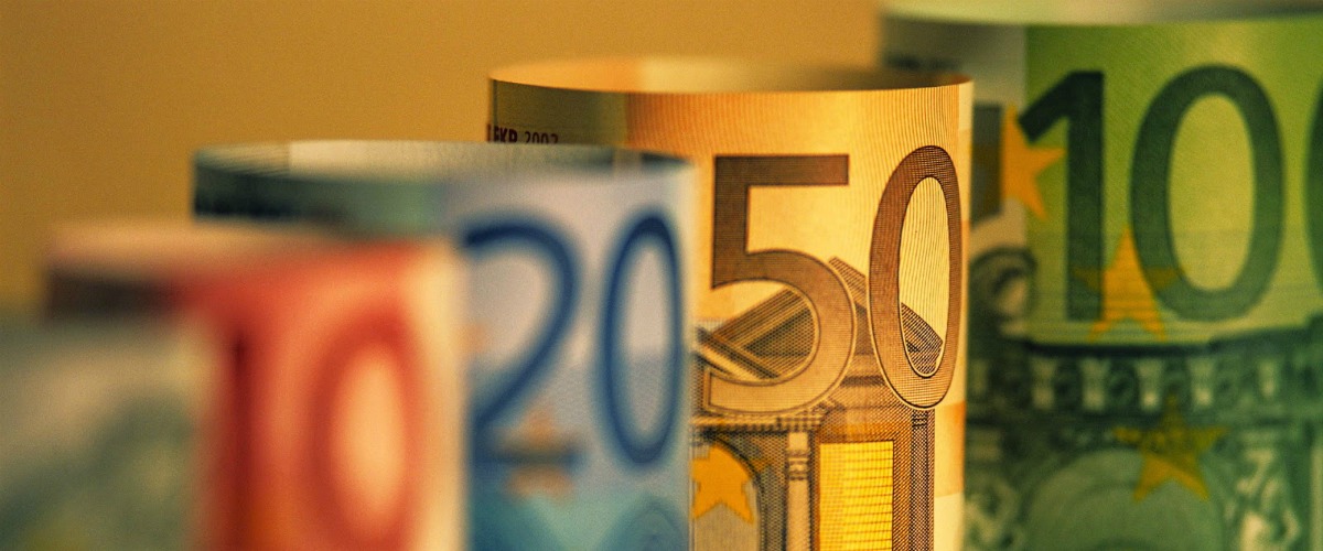 Μας πάει πίσω και οικονομικά η τρομοκρατική επίθεση στο Παρίσι – Πώς επηρεάζεται το ευρώ