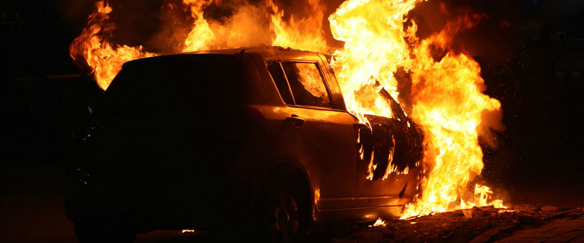 Φωτιά σε αυτοκίνητο στο Καϊμακλί – Έγινε «πυροσβέστης» ο ιδιοκτήτης
