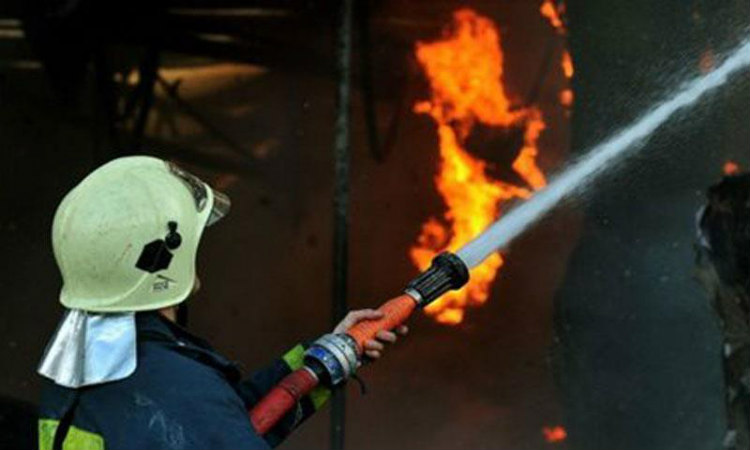 ΣΤΡΟΒΟΛΟΣ – ΦΩΤΙΑ ΣΕ ΚΑΤΑΣΤΗΜΑ: Υπήρχε κίνδυνος έκρηξης - Η πυρκαγιά επεκτάθηκε σε περίπτερο και διαμέρισμα