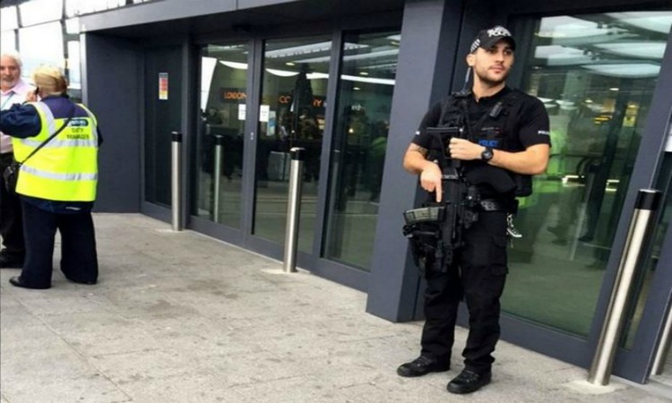 Ένοπλος Γάλλος συνελήφθη στο αεροδρόμιο του Γκάτγουικ στο Λονδίνο