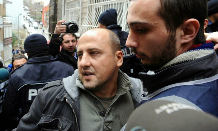 Γνωστός Τούρκος δημοσιογράφος συνελήφθη για μηνύματα στο τουίτερ
