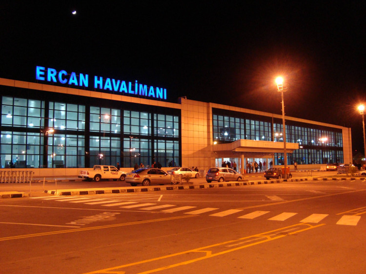 Κατεχόμενα: Αντιπαράθεση στη «βουλή» για το συμβόλαιο διαχείρισης του παράνομου αεροδρομίου στην Τύμπου