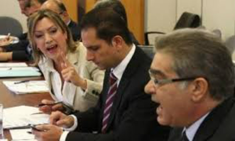 Καβγάς Χαραλαμπίδου – Κυπριανού στη Βουλή για τον γαμπρό του Προέδρου - VIDEO