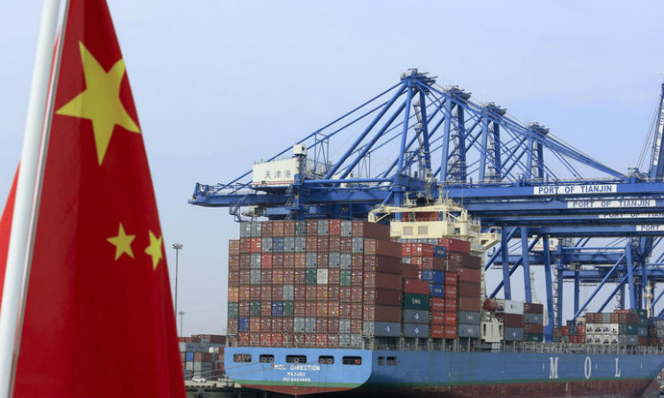 Μεγάλη μείωση των εισαγωγών και εξαγωγών της Κίνας