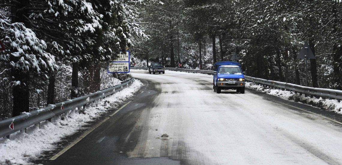 Κλειστοί όλοι οι δρόμοι που οδηγούν στο Τρόοδος λόγω χιονόπτωσης  – Ποιοι είναι ανοιχτοί μόνο με κίνηση στους τέσσερις τροχούς και αντιολησθητικές αλυσίδες