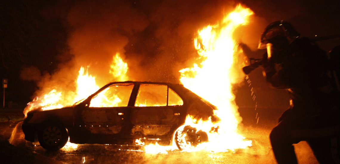 Έκαψαν τα αυτοκίνητα μάνας και κόρης στα Λατσιά