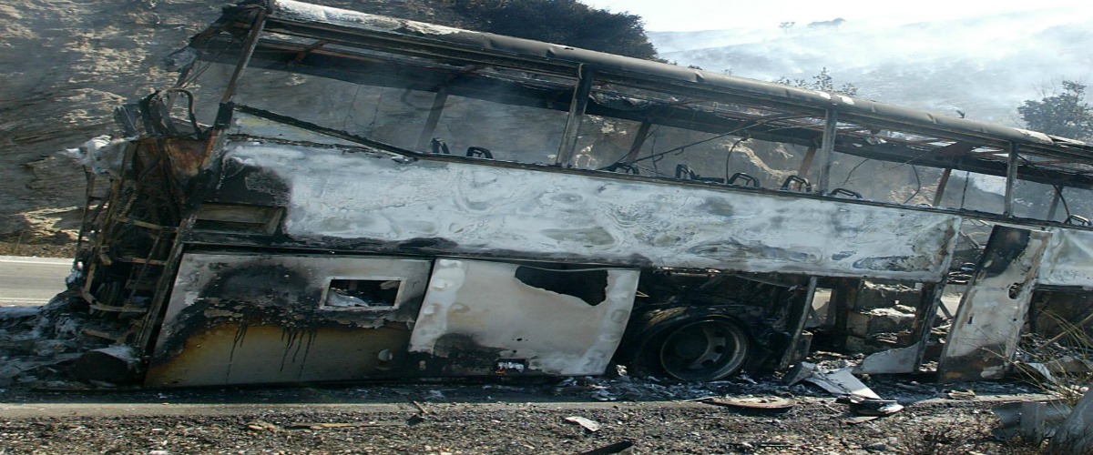 Θα θρηνούσαμε θύματα! Λεωφορείο τυλίχτηκε στις φλόγες λίγο πριν επιβιβαστούν μαθητές - Σωτήρια ενέργεια του οδηγού